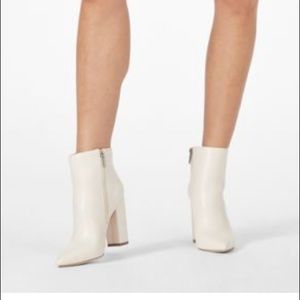 Just Fab Rosamund Block White Ankle Boots (6.5)
